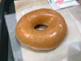 クリスピー・クリーム・ドーナツ オリジナル・グレーズドの実食写真（こつめかわうそさん）