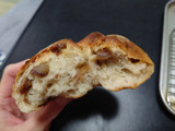 「タカキベーカリー 石窯デーツのパン レーズン入り」のクチコミ画像 by しろねこエリーさん
