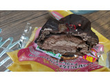 「ファミリーマート チョコ好きによるチョコ好きのためのチョコレートシュー」のクチコミ画像 by はしびろさん