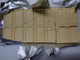 「神戸物産 クランチホワイトチョコレート 箱200g」のクチコミ画像 by レビュアーさん
