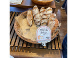 「モワソン クリームチーズとドライフルーツのカンパーニュ」のクチコミ画像 by ぺりちゃんさん