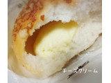 「ファミリーマート ファミマ・ベーカリー もちもち食感のカマンベールチーズクリームパン」のクチコミ画像 by もぐのこさん