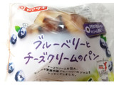 「ヤマザキ ブルーベリーとチーズクリームのパン 木更津市産ブルーベリーのジャム使用 袋1個」のクチコミ画像 by もぐのこさん