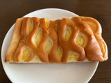 「ファミリーマート ファミマ・ベーカリー ソフトなチーズクリームパン」のクチコミ画像 by ねこねこりんさん