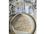 「セブン-イレブン 北海道産秋鮭とおかかのおむすび」のクチコミ画像 by コマメのグルメさん