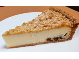 「シャトレーゼ フランスブルターニュ産クリームチーズ使用くるみのクランブルチーズケーキ」のクチコミ画像 by はるなつひさん