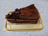 「ファミリーマート プラリネクリームのショコラケーキ 2個」のクチコミ画像 by しろねこエリーさん