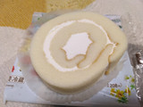 「ファミリーマート 雪ふる島のまっしろなロールケーキ」のクチコミ画像 by やっぺさん