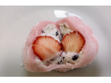 「シャトレーゼ 一粒苺のホイップクリーム大福」のクチコミ画像 by はるなつひさん