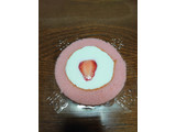「ローソン Uchi Cafe’ いちごのロールケーキ いちごソース入り」のクチコミ画像 by ペリカさん