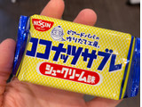 「日清シスコ ココナッツサブレ シュークリーム味 袋4枚×4」のクチコミ画像 by gologoloさん
