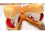 「ファミリーマート ファミマルSweets ふんわりホットケーキ風サンド いちご」のクチコミ画像 by glaceさん
