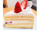 「シャトレーゼ バニラ香る純生クリームショートケーキ」のクチコミ画像 by はるなつひさん