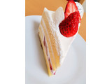 「シャトレーゼ バニラ香る純生クリームショートケーキ」のクチコミ画像 by はるなつひさん