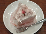 「デリフランス 桜風味のシフォンケーキ」のクチコミ画像 by ばぶたろうさん