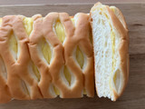 「ファミリーマート ファミマルBakery ソフトなチーズクリームパン」のクチコミ画像 by こつめかわうそさん