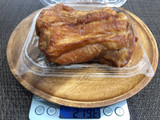 「オーケー 吊るし燻製チキン 2切れ」のクチコミ画像 by 食い辛抱断崖さん