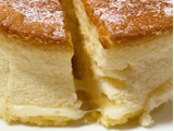 「ファミリーマート ファミマルSweets ふわしゅわ半熟スフレ のび～るチーズソース入り」のクチコミ画像 by 芋っさんさん