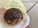ビアードパパ GODIVA ショコララングドシャシューの実食写真（こつめかわうそさん）