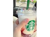 「スターバックス ストロベリー ＆ ジョイフルメドレー ティー フラペチーノ」のクチコミ画像 by べびらすさん
