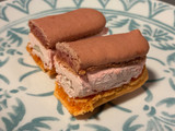 「ファミリーマート ファミマルSweets ピエール・エルメ アンソロジー監修 マカロンサンド イチゴ＆バニラ」のクチコミ画像 by chickyさん