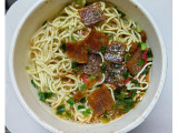 イオン トップバリュ ベストプライス ノンフライ麺 博多豚骨ラーメンの実食写真（べべふぉっくさん）