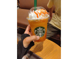 スターバックス ぎゅぎゅっと オレンジ ＆ マンゴー フラペチーノの実食写真（ぴのこっここさん）