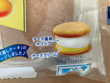 「ヤマザキ 北海道産チーズのクリームサンド」のクチコミ画像 by こつめかわうそさん