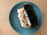「ローソン 吉野家監修 具！おにぎり まるで牛すき丼」のクチコミ画像 by こつめかわうそさん