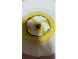 ローソン Uchi Cafe’ らぽっぽファーム監修 お芋クリームプレミアムロールケーキの実食写真（まこぴーさん）