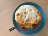 モスバーガー 月見フォカッチャ 黄金チーズソースの実食写真（こつめかわうそさん）