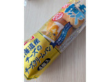 ヤマザキ 薄皮 北海道産チーズのチーズクリームパンの実食写真（もこもこもっちさん）