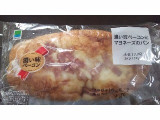「ファミリーマート 濃い味ベーコンとマヨネーズのパン」のクチコミ画像 by 料理っ子♪さん