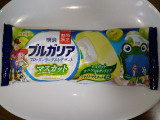 明治 ブルガリアフローズンヨーグルトデザート マスカット