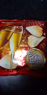 「山芳製菓 ポテトチップス シュワッとはじけるポテトスパークリング 袋50g」のクチコミ画像 by ゆきおくんさん