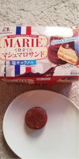 「森永製菓 マリーで仕立てたマシュマロサンド 塩キャラメル 箱8個」のクチコミ画像 by taaさん