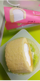 「ローソン Uchi Cafe’ SWEETS プレミアムロールケーキ×2」のクチコミ画像 by minorinりん さん