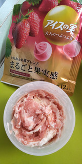 「江崎グリコ アイスの実 大人のつぶつぶ苺 袋12個」のクチコミ画像 by minorinりん さん