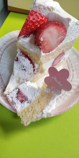 「パステル 丸ごとイチゴのショートケーキ」のクチコミ画像 by minorinりん さん