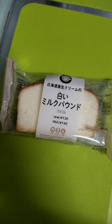 「ニューデイズ EKI na CAFE 北海道産生クリームの白いミルクパウンド」のクチコミ画像 by minorinりん さん