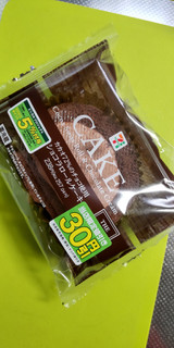 「セブン-イレブン カカオ72％のチョコ使用 ショコラロールケーキ」のクチコミ画像 by minorinりん さん