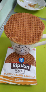 「Rip Van Wafels キャラメル＆バニラワッフル 33g」のクチコミ画像 by minorinりん さん