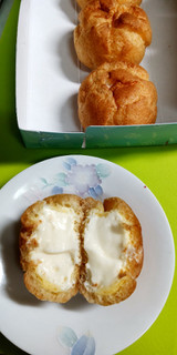 「洋菓子のヒロタ ヒロタのシュークリーム 北海道ヨーグルト 4個入」のクチコミ画像 by minorinりん さん