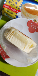 「ヤマザキ 北海道チーズ蒸しケーキ＆ベイクド風チーズケーキ 袋1個」のクチコミ画像 by minorinりん さん