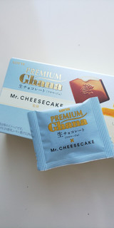 「ロッテ プレミアムガーナ Mr.CHEESECAKE監修生チョコレート フロマージュ 箱12枚」のクチコミ画像 by taaさん