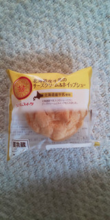 「ヤマザキ PREMIUM SWEETS 北海道産牛乳のチーズクリーム＆ホイップシュー 袋1個」のクチコミ画像 by taaさん