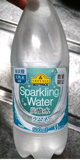 「トップバリュ ベストプライス 強炭酸 天然水使用 炭酸水 ラムネ ペット500ml」のクチコミ画像 by もぐりーさん