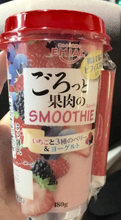 「エミアル ごろっと果肉のSMOOTHIE いちごと3種のベリー＆ヨーグルト カップ180g」のクチコミ画像 by れんちゃんママさん