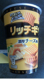 「フリトレー リッチギザ 濃厚チーズ味 カップ65g」のクチコミ画像 by ayumiさん