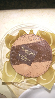 「ローソン Uchi Cafe’ SWEETS×GODIVA 濃厚ショコラケーキ」のクチコミ画像 by ひろりんりんさん